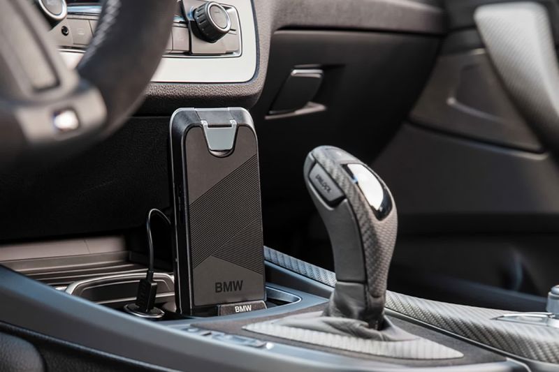 iPhone 15 Users Report Issues with BMW’s Wireless Charger Causing Device Malfunctions